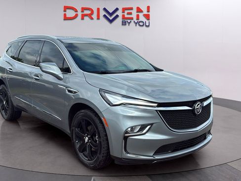 Used 2024 Buick Enclave Essence w/ Experience Buick Package FWD image 5