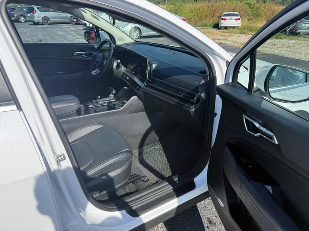 Used 2024 Kia Sportage EX FWD image 9