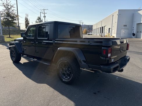 Certified 2023 Jeep Gladiator Willys image 7