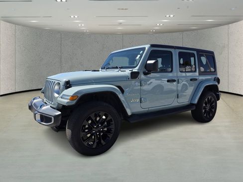 Used 2023 Jeep Wrangler Sahara w/ Cold Weather Group image 7