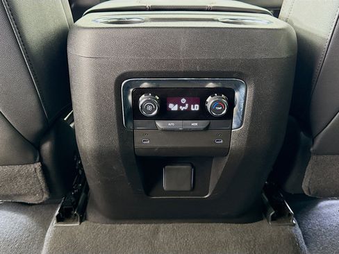 Used 2025 Chevrolet Suburban RST image 26