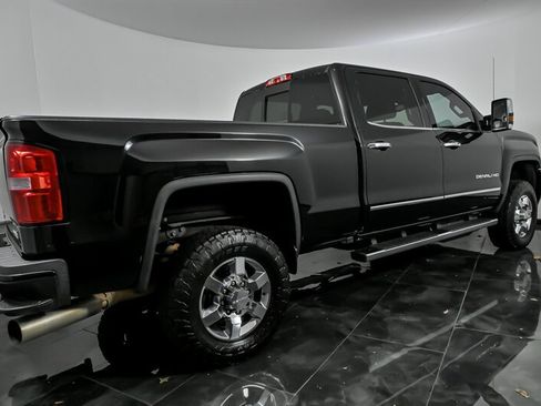 Used 2019 GMC Sierra 3500 Denali w/ Duramax Plus Package AWD/4WD image 9