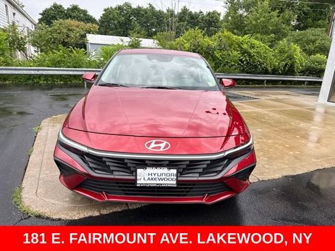 Used 2024 Hyundai Elantra SE FWD image 2