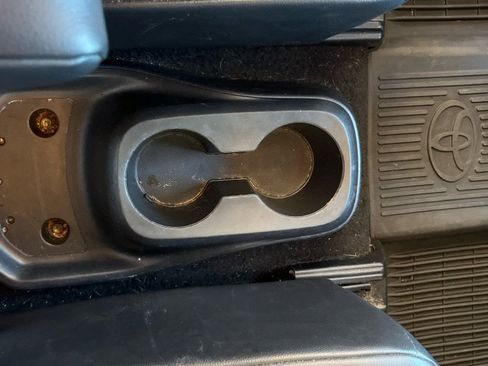 Used 2021 Toyota Highlander XLE image 18