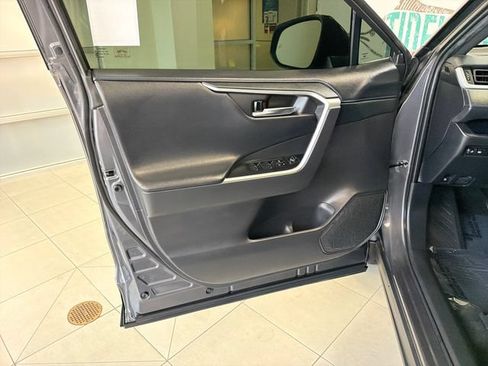 Used 2022 Toyota RAV4 XSE AWD/4WD image 11