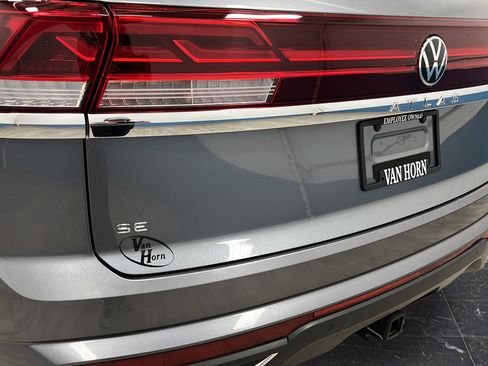 Used 2024 Volkswagen Atlas Cross Sport SE w/ Black Wheel Package AWD/4WD image 36