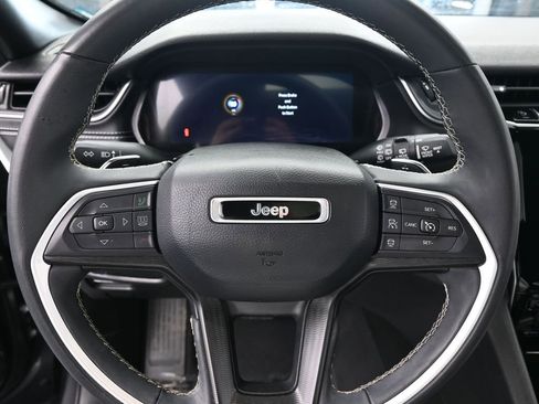 Used 2023 Jeep Grand Cherokee Altitude image 15