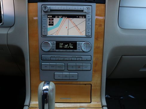 Used 2008 Lincoln Navigator 4WD image 32
