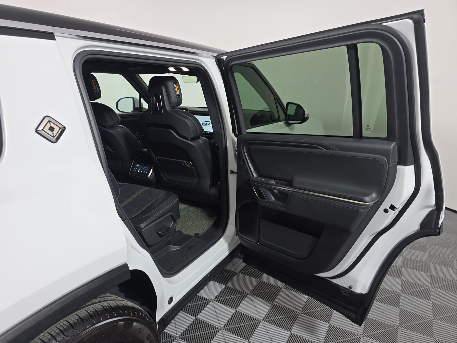 Used 2024 Rivian R1S Adventure Quad AWD/4WD image 19