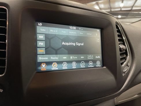 Used 2018 Jeep Compass Latitude w/ Popular Equipment Group AWD/4WD image 18