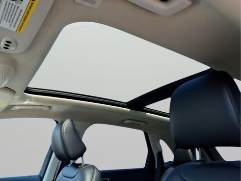 Used 2023 Ford Edge SEL w/ Convenience Package image 5