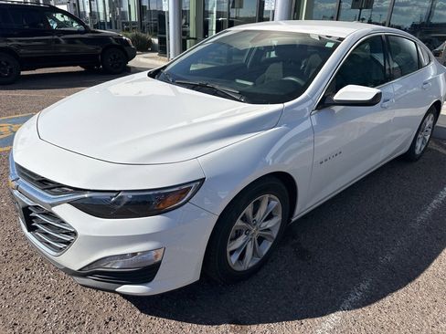 Used 2022 Chevrolet Malibu LT image 2