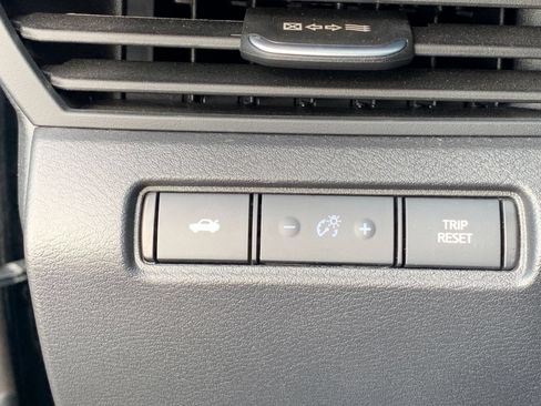 Used 2025 Nissan Altima 2.5 SV FWD image 19
