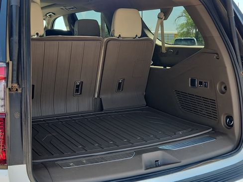 Used 2025 GMC Yukon XL Denali w/ Denali Reserve Package AWD/4WD image 8