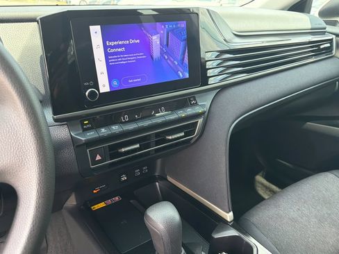 Used 2025 Toyota Camry LE FWD image 28