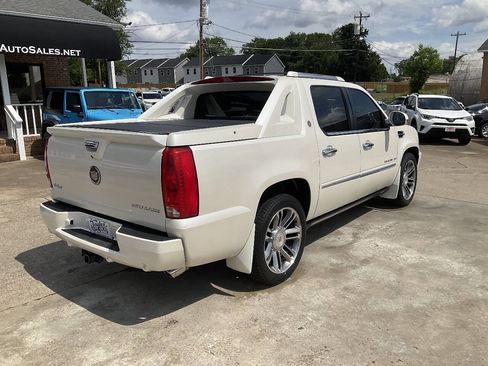 Used 2013 Cadillac Escalade EXT Premium AWD/4WD image 2