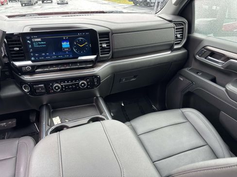 Used 2024 Chevrolet Silverado 2500 LTZ w/ LTZ Premium Package image 33