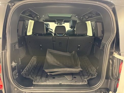 Used 2023 Land Rover Defender 110 X-Dynamic SE image 29