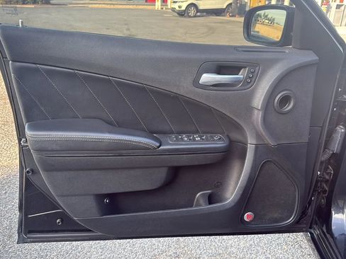 Used 2017 Dodge Charger R/T w/ Plus Group image 28