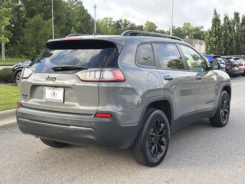 Used 2023 Jeep Cherokee Altitude Lux AWD/4WD image 3