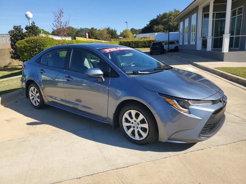 Used 2025 Toyota Corolla LE FWD image 8