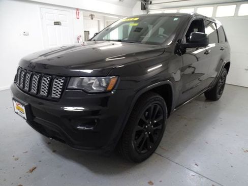 Used 2017 Jeep Grand Cherokee Altitude image 17