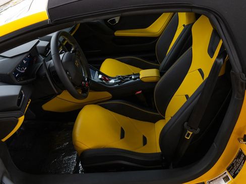 Used 2024 Lamborghini Huracan EVO image 56