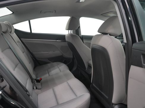 Used 2017 Hyundai Elantra SE w/ Cargo Package FWD image 12