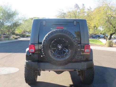 Used 2009 Jeep Wrangler Unlimited Rubicon w/ Dual Top Group image 12