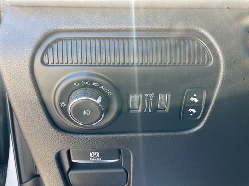 Used 2023 Jeep Wagoneer 4WD w/ Premium Group I image 25