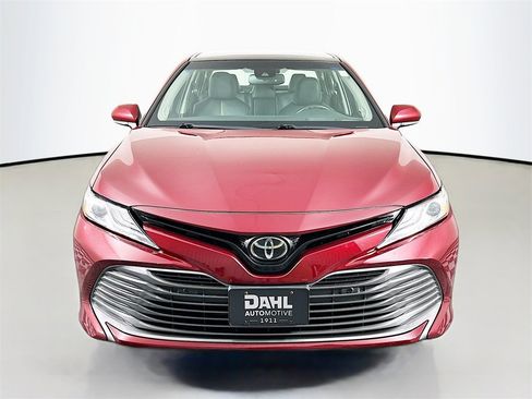Used 2018 Toyota Camry XLE image 5