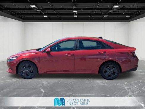 Used 2023 Hyundai Elantra SEL w/ Cargo Package FWD image 2