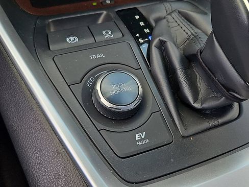 Used 2024 Toyota RAV4 Limited w/ Advanced Technology Package AWD/4WD image 18