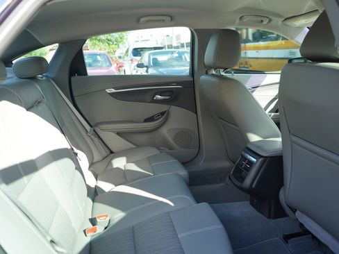Used 2015 Chevrolet Impala LT w/ Convenience Package FWD image 18