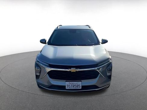 Used 2025 Chevrolet Trax LT image 4