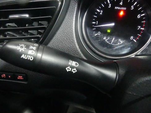 Used 2019 Nissan Rogue Sport SV image 40