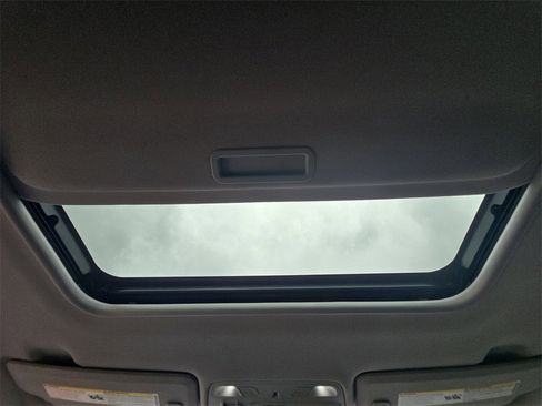 Used 2021 Chevrolet Camaro LT w/ RS Package image 15