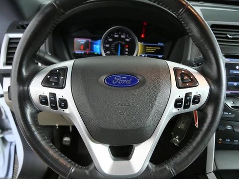 Used 2015 Ford Explorer XLT AWD/4WD image 25