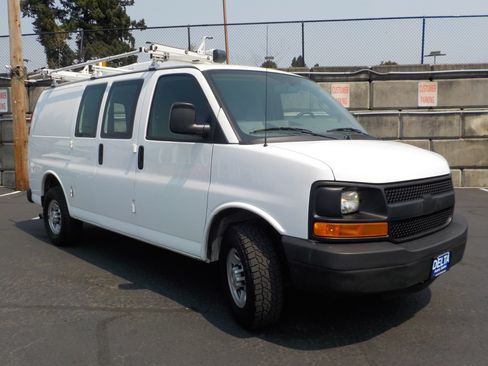 Used 2016 Chevrolet Express 2500 RWD image 1