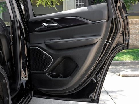 Used 2022 Jeep Grand Cherokee Laredo w/ Luxury Tech Group I image 57