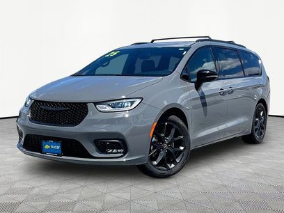 Used 2025 Chrysler Pacifica Limited