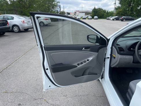 Used 2017 Hyundai Accent SE FWD image 10