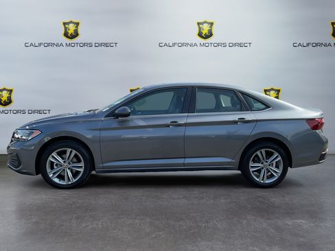 Used 2024 Volkswagen Jetta SE FWD image 8