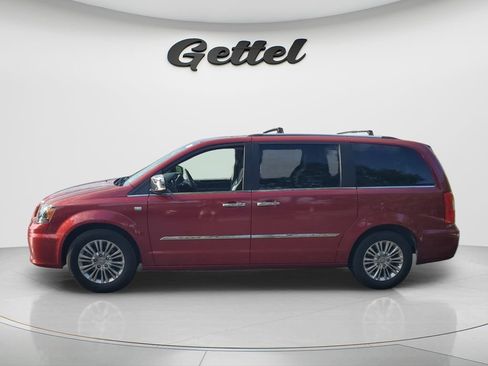 Used 2014 Chrysler Town & Country Touring-L FWD image 8