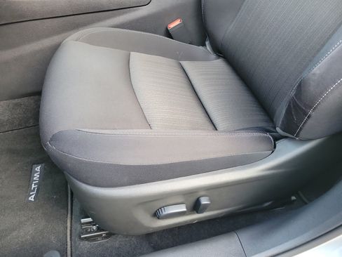 Used 2024 Nissan Altima 2.5 SV FWD image 10