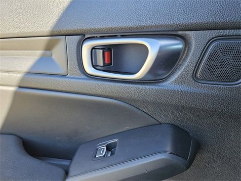 Used 2023 Honda Civic Sport image 9