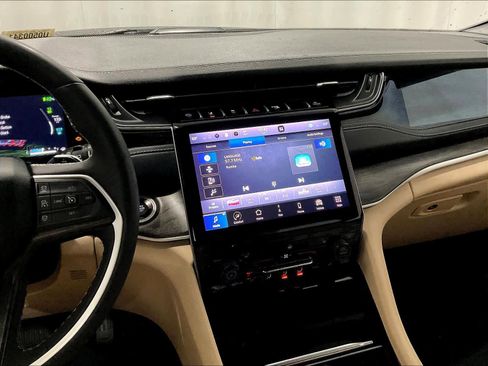 Used 2023 Jeep Grand Cherokee 4WD 4xe image 18