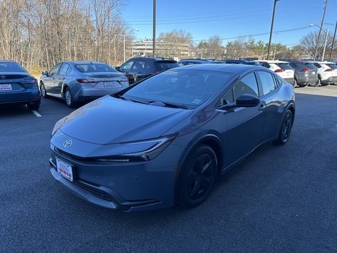 Used 2024 Toyota Prius LE image 2
