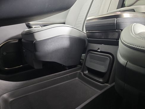 Used 2024 Rivian R1S Adventure image 27