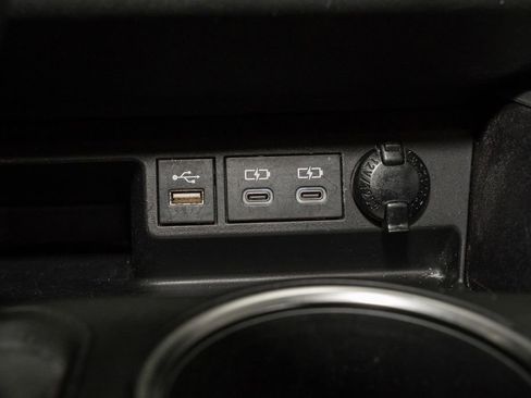 Used 2023 Toyota Highlander XLE image 18